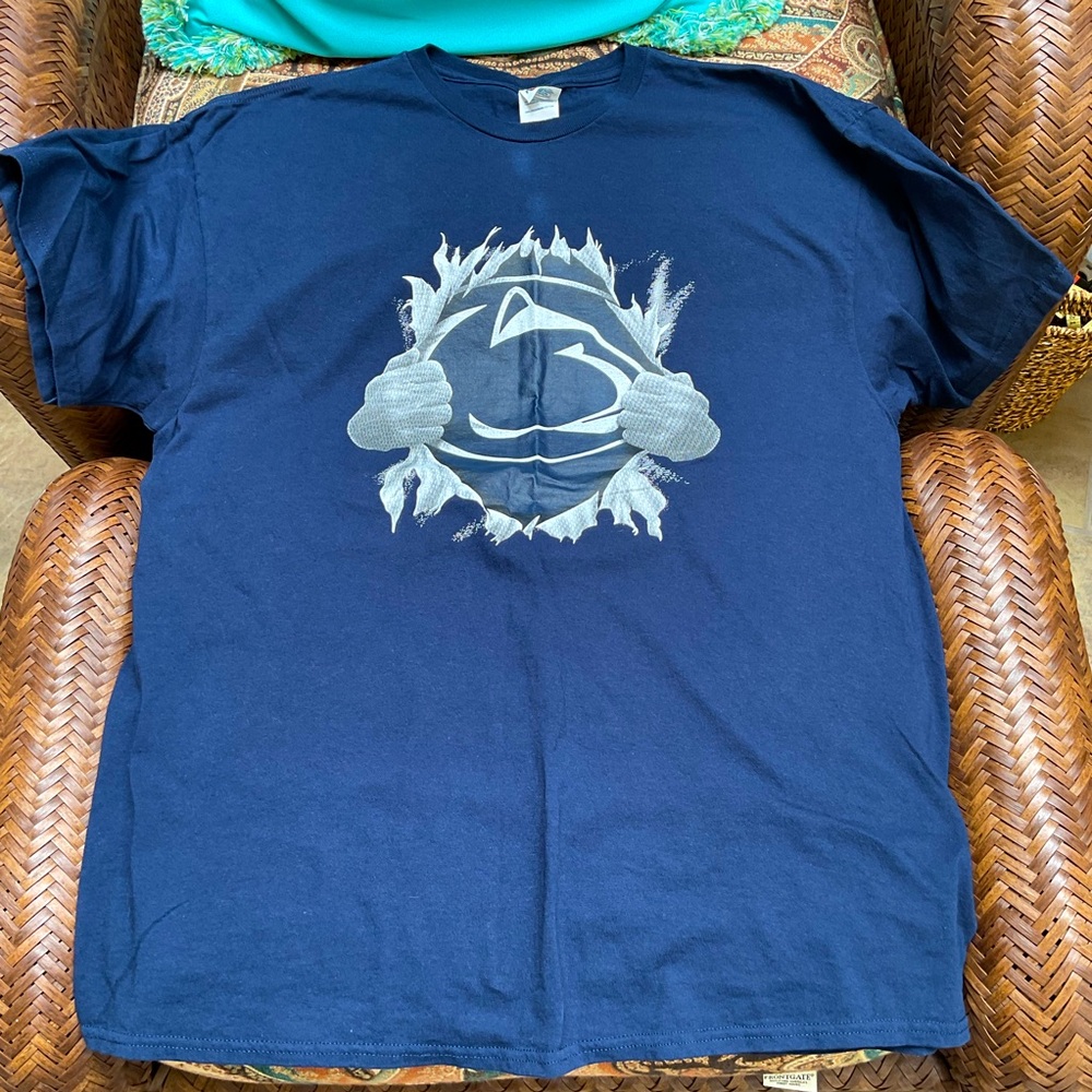 Delta men’s Penn State t-shirt. NWOT